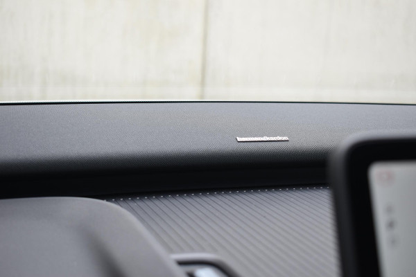 Volvo EX30 272PK Single Motor Extended Range Plus 69 kWh / Adaptieve Cruise Control/ Dodehoek Detectie / Parkeersensoren voor en achter/ Achteruitrijcamera / Warmtepomp / 20" velgen