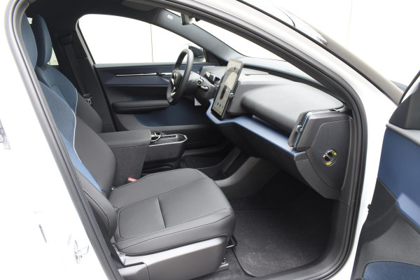 Volvo EX30 272PK Single Motor Extended Range Plus 69 kWh / Adaptieve Cruise Control/ Dodehoek Detectie / Parkeersensoren voor en achter/ Achteruitrijcamera / Warmtepomp / 20" velgen