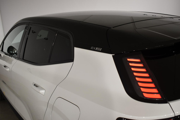 Volvo EX30 272PK Single Motor Extended Range Plus 69 kWh / Adaptieve Cruise Control/ Dodehoek Detectie / Parkeersensoren voor en achter/ Achteruitrijcamera / Warmtepomp / 20" velgen