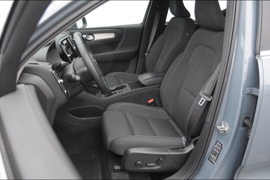Volvo XC40 T4 211PK Automaat Inscription Expression Adaptieve cruise control / Elektrische achterklep / keyless entry / parkeersensoren met camera / Apple carplay / Bluetooth / Elektrische stoelen met geheugen
