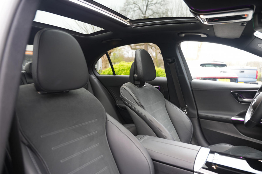Mercedes-Benz C-Klasse 300 e AMG Line Limited Panoramadak Ambient Adapt. Cruise Camera 19''LM AMG