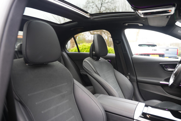 Mercedes-Benz C-Klasse 300 e AMG Line Limited Panoramadak Ambient Adapt. Cruise Camera 19''LM AMG