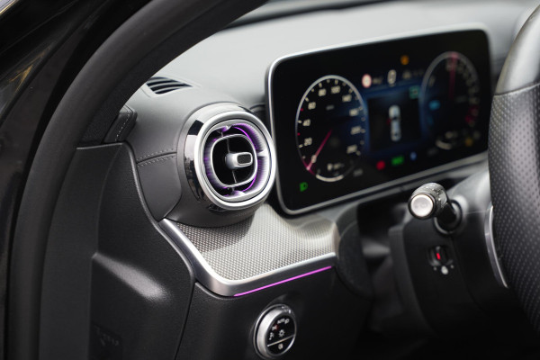 Mercedes-Benz C-Klasse 300 e AMG Line Limited Panoramadak Ambient Adapt. Cruise Camera 19''LM AMG