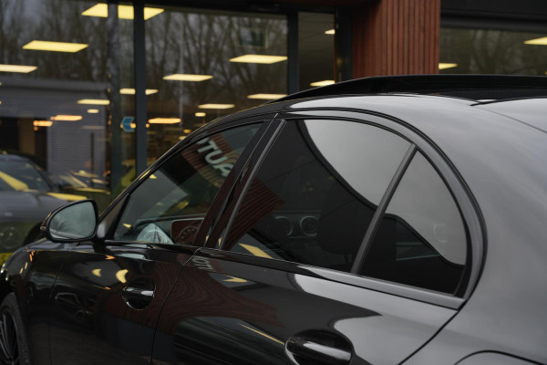 Mercedes-Benz C-Klasse 300 e AMG Line Limited Panoramadak Ambient Adapt. Cruise Camera 19''LM AMG