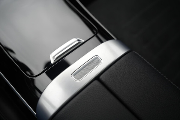 Mercedes-Benz C-Klasse 300 e AMG Line Limited Panoramadak Ambient Adapt. Cruise Camera 19''LM AMG