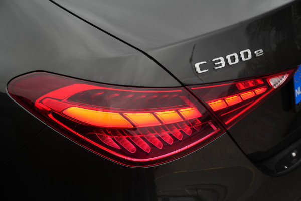 Mercedes-Benz C-Klasse 300 e AMG Line Limited Panoramadak Ambient Adapt. Cruise Camera 19''LM AMG