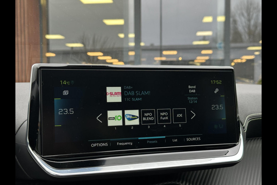 Peugeot e-208 EV GT Pack 50 kWh Panoramadak Stoelverw. Carplay Alcantara Keyless