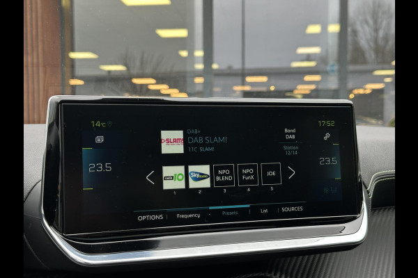 Peugeot e-208 EV GT Pack 50 kWh Panoramadak Stoelverw. Carplay Alcantara Keyless