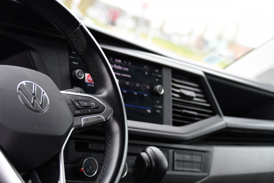 Volkswagen Transporter 2.0 TDI L2H1 30 PB Edition Camera, Cruise, Carplay, 150pk, Automaat, Multimedia, Airco, sensoren, Uniek!