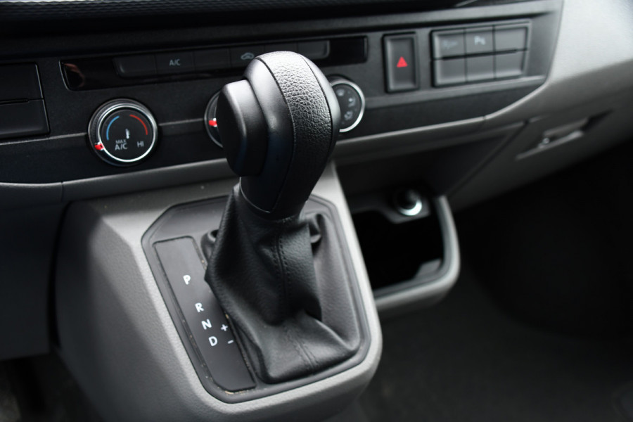 Volkswagen Transporter 2.0 TDI L2H1 30 PB Edition Camera, Cruise, Carplay, 150pk, Automaat, Multimedia, Airco, sensoren, Uniek!