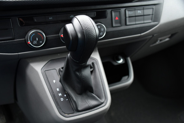 Volkswagen Transporter 2.0 TDI L2H1 30 PB Edition Camera, Cruise, Carplay, 150pk, Automaat, Multimedia, Airco, sensoren, Uniek!