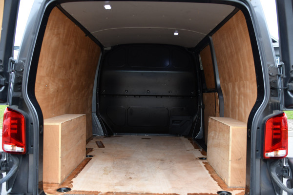 Volkswagen Transporter 2.0 TDI L2H1 30 PB Edition Camera, Cruise, Carplay, 150pk, Automaat, Multimedia, Airco, sensoren, Uniek!