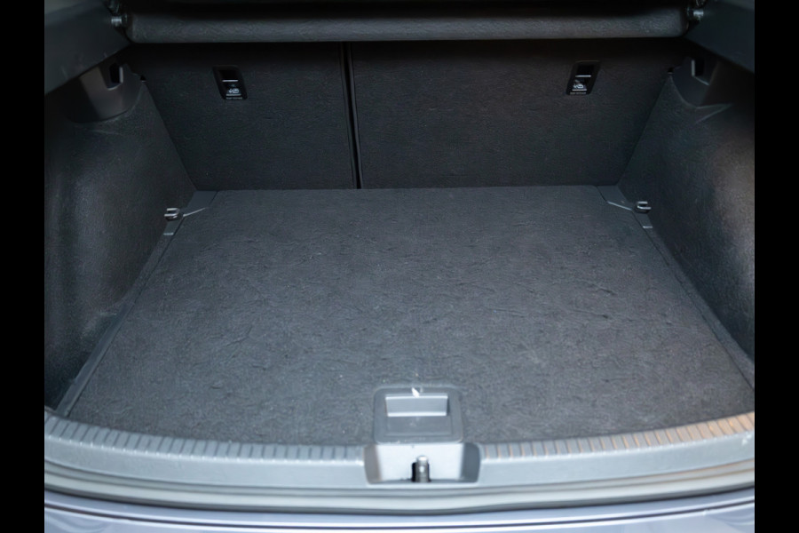 Volkswagen Taigo 1.0 TSI Business Comfort Edition | Stoelverwarming | PDC V+A | Airco | Led | DAB | Apple Carplay, Android auto, All season banden