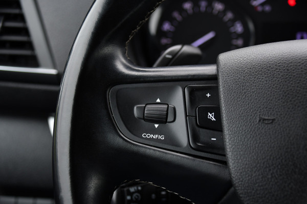 Opel Vivaro 2.0 CDTI L3H1 DC Black Edition Camera, Cruise, Carplay, Stoelverwarming, 2 x Schuifdeur, Sensoren, Clima, Trekhaak, multimedia, Uniek!