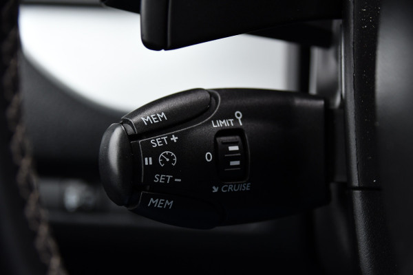 Opel Vivaro 2.0 CDTI L3H1 DC Black Edition Camera, Cruise, Carplay, Stoelverwarming, 2 x Schuifdeur, Sensoren, Clima, Trekhaak, multimedia, Uniek!