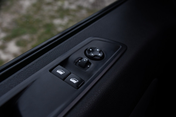 Opel Vivaro 2.0 CDTI L3H1 DC Black Edition Camera, Cruise, Carplay, Stoelverwarming, 2 x Schuifdeur, Sensoren, Clima, Trekhaak, multimedia, Uniek!