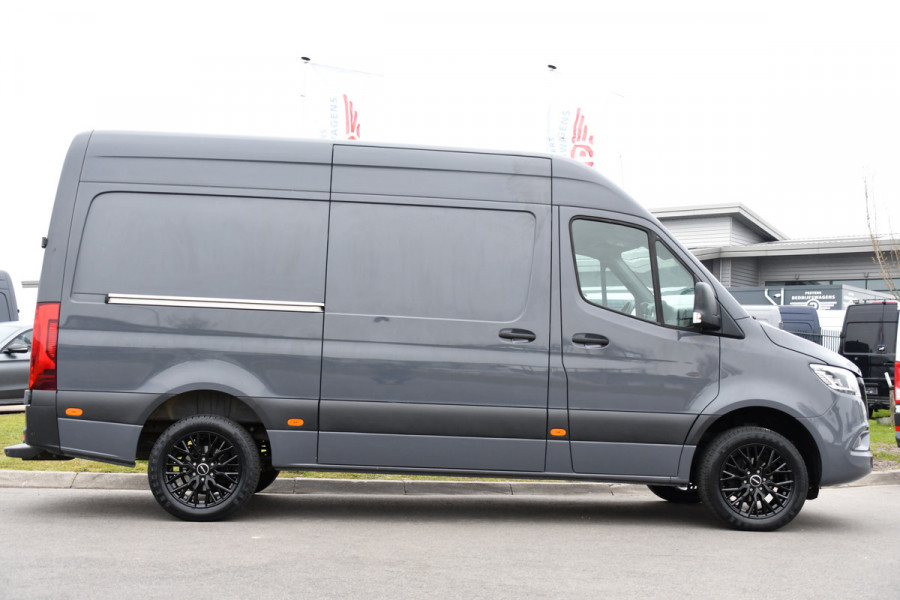 Mercedes-Benz Sprinter 317 1.9 CDI L2H2 RWD AMG Edition Camera, Cruise, Carplay, LED, Trekhaak, Automaat, Mbux, 170pk, Sensoren, Uniek!