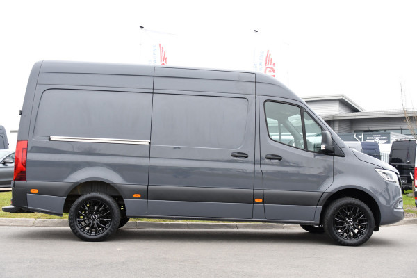 Mercedes-Benz Sprinter 317 1.9 CDI L2H2 RWD AMG Edition Camera, Cruise, Carplay, LED, Trekhaak, Automaat, Mbux, 170pk, Sensoren, Uniek!