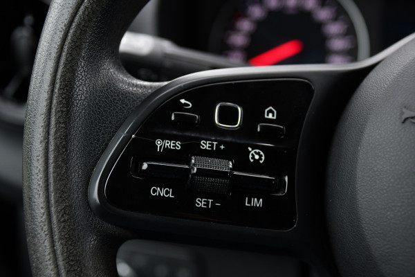 Mercedes-Benz Sprinter 317 1.9 CDI L2H2 RWD AMG Edition Camera, Cruise, Carplay, LED, Trekhaak, Automaat, Mbux, 170pk, Sensoren, Uniek!