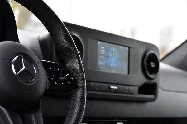 Mercedes-Benz Sprinter 317 1.9 CDI L2H2 RWD AMG Edition Camera, Cruise, Carplay, LED, Trekhaak, Automaat, Mbux, 170pk, Sensoren, Uniek!