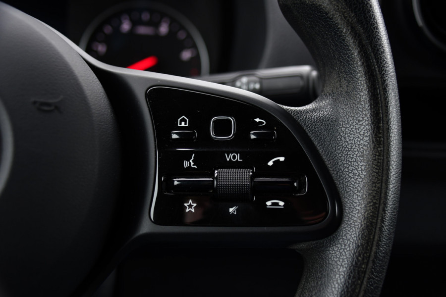 Mercedes-Benz Sprinter 317 1.9 CDI L2H2 RWD AMG Edition Camera, Cruise, Carplay, LED, Trekhaak, Automaat, Mbux, 170pk, Sensoren, Uniek!