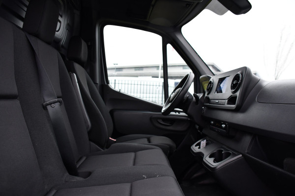 Mercedes-Benz Sprinter 317 1.9 CDI L2H2 RWD AMG Edition Camera, Cruise, Carplay, LED, Trekhaak, Automaat, Mbux, 170pk, Sensoren, Uniek!