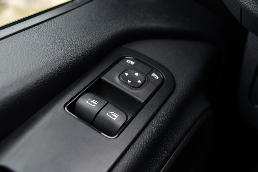 Mercedes-Benz Sprinter 317 1.9 CDI L2H2 RWD AMG Edition Camera, Cruise, Carplay, LED, Trekhaak, Automaat, Mbux, 170pk, Sensoren, Uniek!