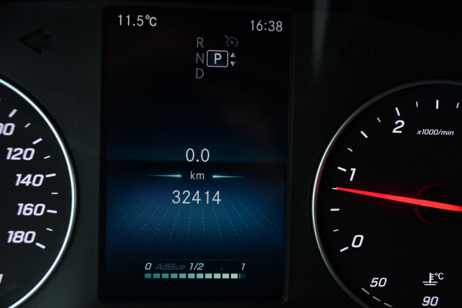 Mercedes-Benz Sprinter 317 1.9 CDI L2H2 RWD AMG Edition Camera, Cruise, Carplay, LED, Trekhaak, Automaat, Mbux, 170pk, Sensoren, Uniek!