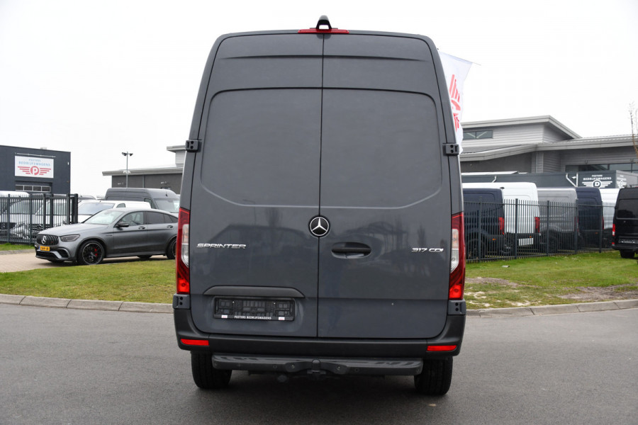 Mercedes-Benz Sprinter 317 1.9 CDI L2H2 RWD AMG Edition Camera, Cruise, Carplay, LED, Trekhaak, Automaat, Mbux, 170pk, Sensoren, Uniek!