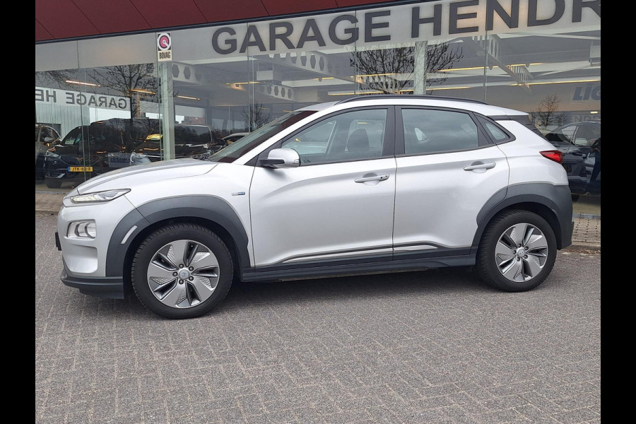 Hyundai Kona EV Comfort 64 kWh | SOH: nnb | 3 fase | Warmtepomp | Adaptive CC | Camera |