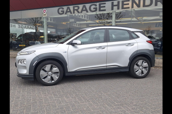 Hyundai Kona EV Comfort 64 kWh | SOH: nnb | 3 fase | Warmtepomp | Adaptive CC | Camera |