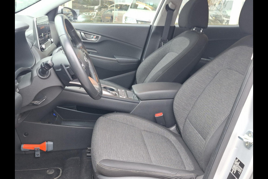 Hyundai Kona EV Comfort 64 kWh | SOH: nnb | 3 fase | Warmtepomp | Adaptive CC | Camera |