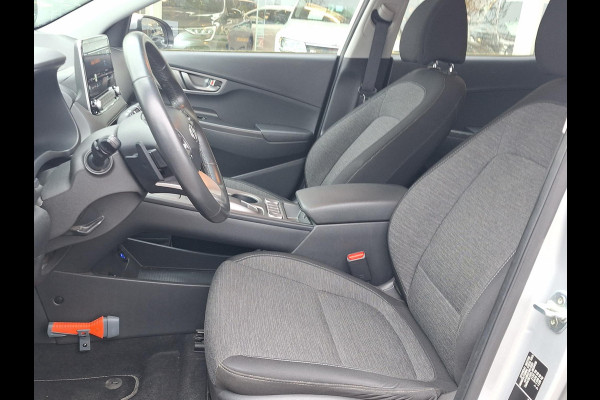 Hyundai Kona EV Comfort 64 kWh | SOH: nnb | 3 fase | Warmtepomp | Adaptive CC | Camera |