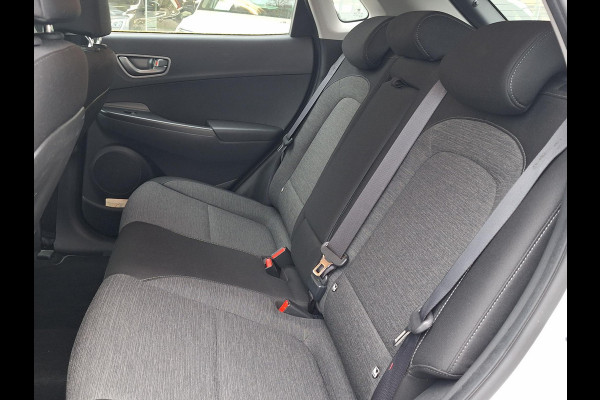 Hyundai Kona EV Comfort 64 kWh | SOH: nnb | 3 fase | Warmtepomp | Adaptive CC | Camera |