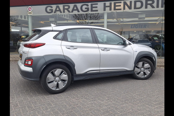 Hyundai Kona EV Comfort 64 kWh | SOH: nnb | 3 fase | Warmtepomp | Adaptive CC | Camera |
