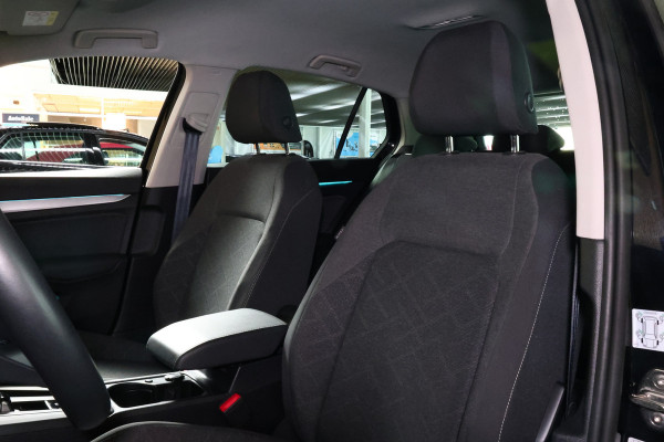 Volkswagen Golf R line 1.0 eTsi 23.000 km Full options Navi Carplay '24