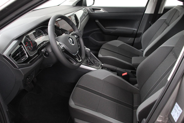 Volkswagen Polo 1.0 TSI DSG Highline Navigatie Apple Carplay / Android Auto Climate Control Cruise control Lichtmetalen Velgen