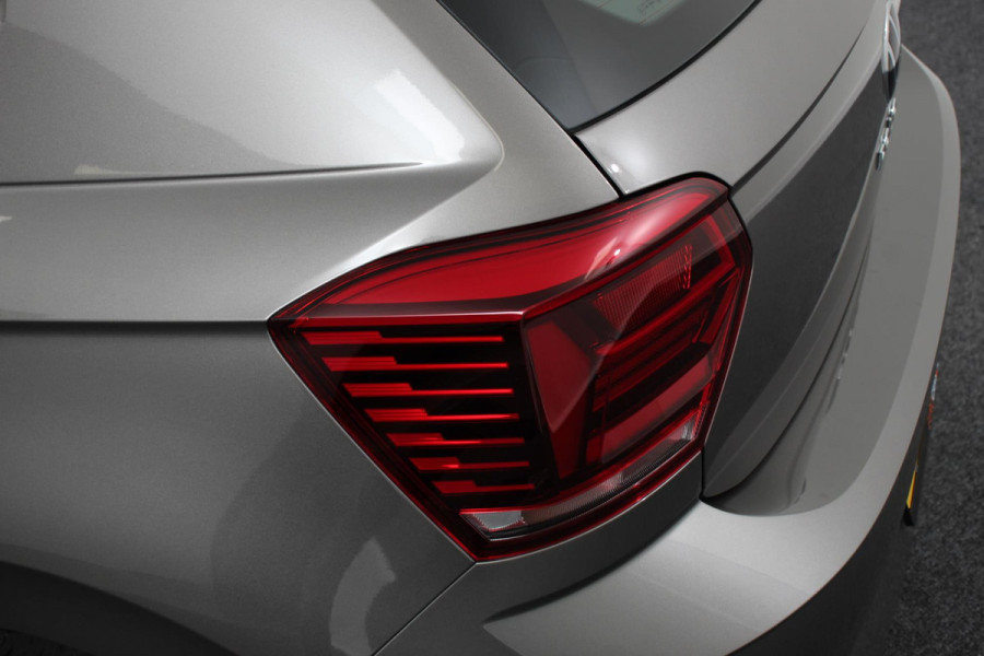 Volkswagen Polo 1.0 TSI DSG Highline Navigatie Apple Carplay / Android Auto Climate Control Cruise control Lichtmetalen Velgen