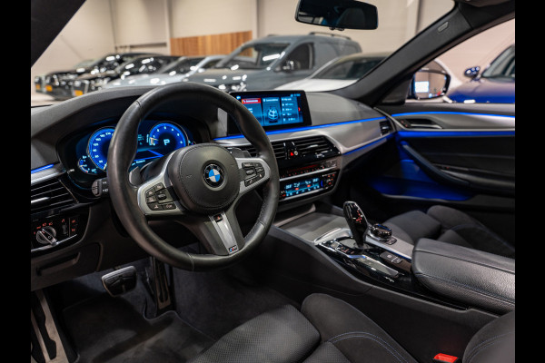 BMW 5 Serie M550i xDrive High Executive, Pano, ACC, 360 Cam, Hud, 21" Velgen, Voll Led, H&K, Ambiënte, Digi Dash, Voll Onderhoud