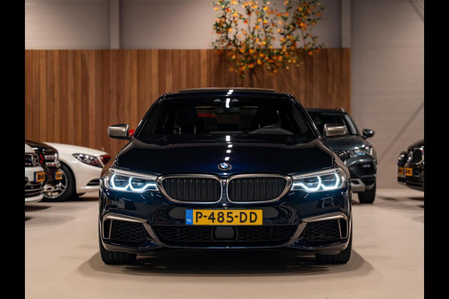 BMW 5 Serie M550i xDrive High Executive, Pano, ACC, 360 Cam, Hud, 21" Velgen, Voll Led, H&K, Ambiënte, Digi Dash, Voll Onderhoud