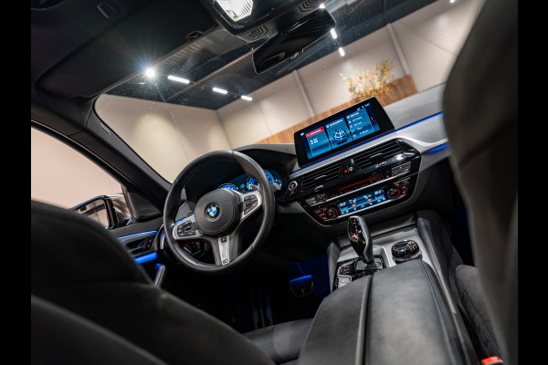 BMW 5 Serie M550i xDrive High Executive, Pano, ACC, 360 Cam, Hud, 21" Velgen, Voll Led, H&K, Ambiënte, Digi Dash, Voll Onderhoud