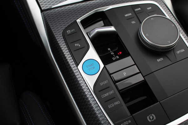 BMW i4 eDrive40 High Executive 84 kWh / SoH 93,5% / Trekhaak / 360Camera / Head-up / Leder / 19'' / Navigatie / Stoelverwarming / DAB / Cruise Control