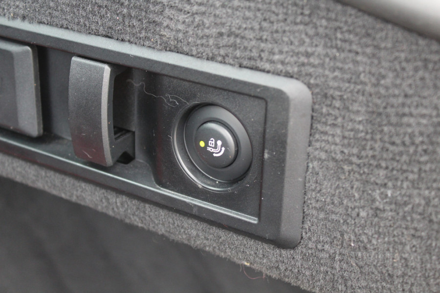 BMW i4 eDrive40 High Executive 84 kWh / SoH 93,5% / Trekhaak / 360Camera / Head-up / Leder / 19'' / Navigatie / Stoelverwarming / DAB / Cruise Control