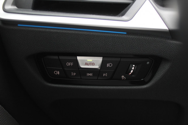 BMW i4 eDrive40 High Executive 84 kWh / SoH 93,5% / Trekhaak / 360Camera / Head-up / Leder / 19'' / Navigatie / Stoelverwarming / DAB / Cruise Control