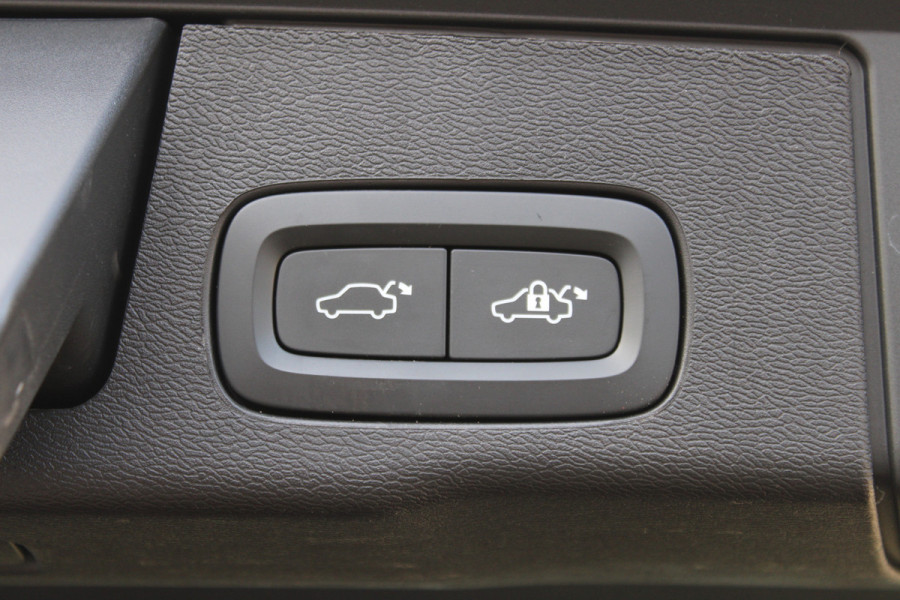 Volvo XC60 2.0 T6 PHEV hybrid SOh 99,6% AWD Core Bright LONG RANGE LEER PANO 49000KM!!!