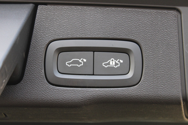 Volvo XC60 2.0 T6 PHEV hybrid SOh 99,6% AWD Core Bright LONG RANGE LEER PANO 49000KM!!!