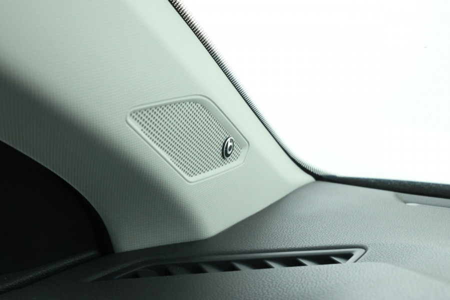 Volkswagen Polo 1.0 TSI Highline Business R Panorama Dak, Trekhaak, Digital Dash