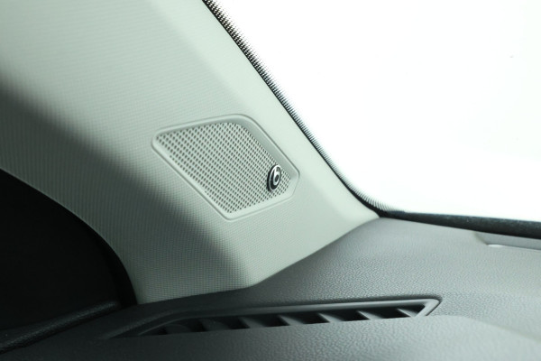 Volkswagen Polo 1.0 TSI Highline Business R Panorama Dak, Trekhaak, Digital Dash