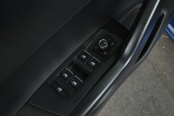 Volkswagen Polo 1.0 TSI Highline Business R Panorama Dak, Trekhaak, Digital Dash