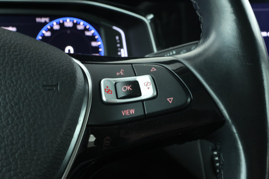 Volkswagen Polo 1.0 TSI Highline Business R Panorama Dak, Trekhaak, Digital Dash